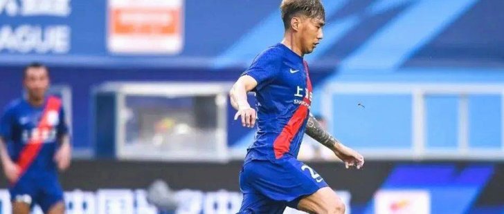 吴曦外围远射，王国明托出击中横梁