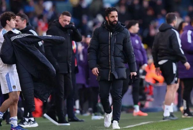 内维尔：卡里克照搬阿莫林战术大胆巧妙，比起好看赢更重要