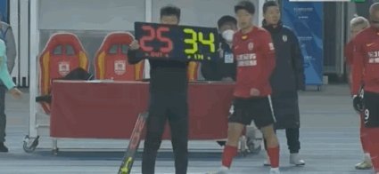 国安胜负成疑！越位球让欢呼化作遗憾