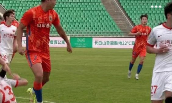 中超：浙江4-1泰山，李小恒、程进破门，王大雷染黄