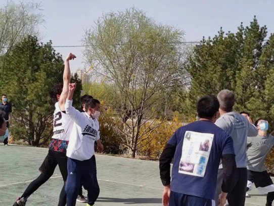 嗨球和小将可以并存。本来也是两种路线。