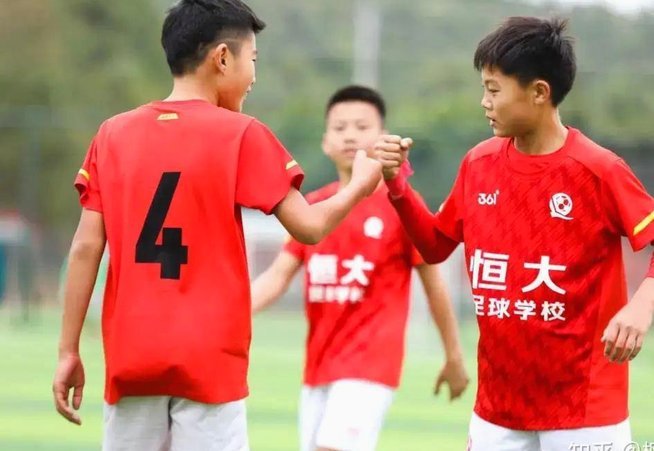 中国足球青训困境破解之道