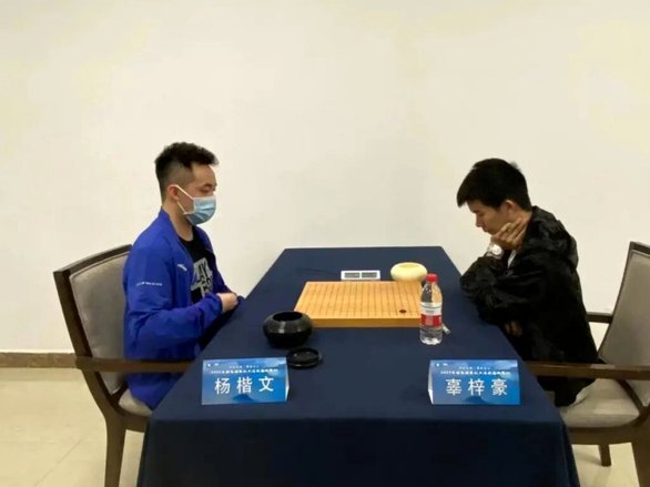 亚运男足：韩国2-0力克沙特，两连胜锁定小组头名