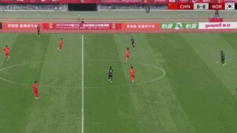 乌兹别克斯坦防守反击，刘浩帆战术犯规吃到黄牌